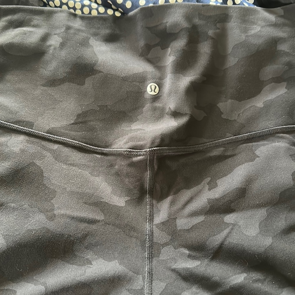 Lululemon Align SHR Pant 28" black camo, size 16